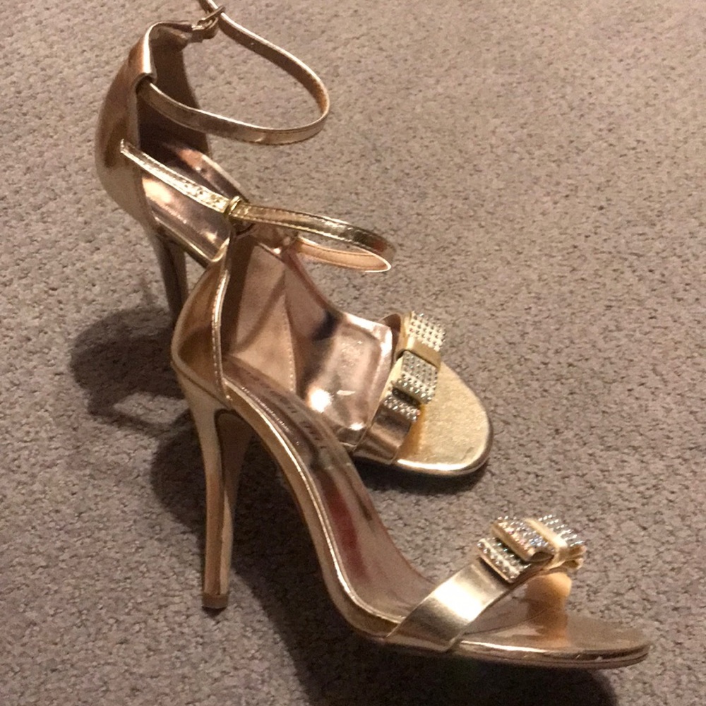 Adorable gold heels! Rhinestone bows!